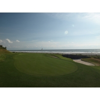 The 152-yard fifth hole on the Ocean Links golf course at Amelia Island Plantation may be short, but the severely sloped green and wind make it anything but easy.