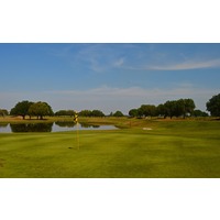 The short par 5s, like no. 6, represent good scoring opportunities at Tatum Ridge Golf Links.